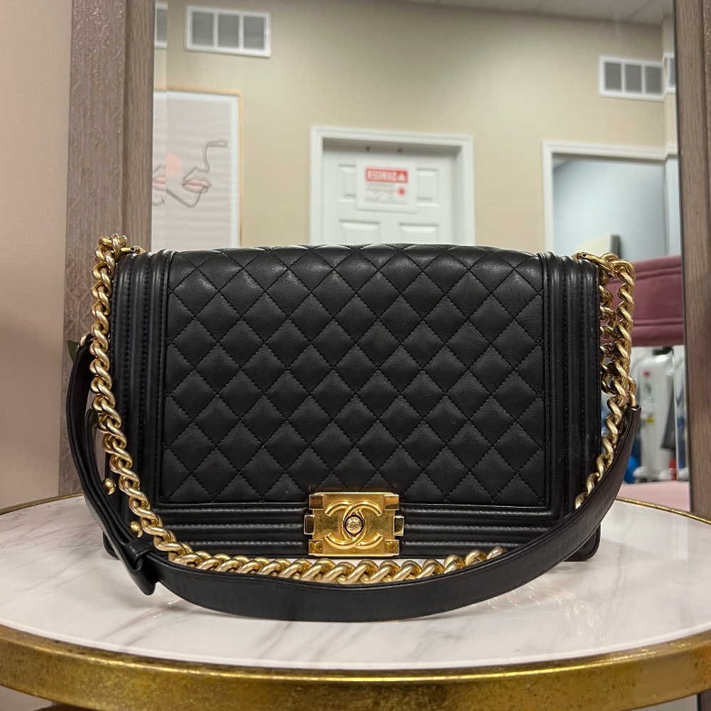 COPY - CHANEL Caviar Quilted Medium Boy Flap Black